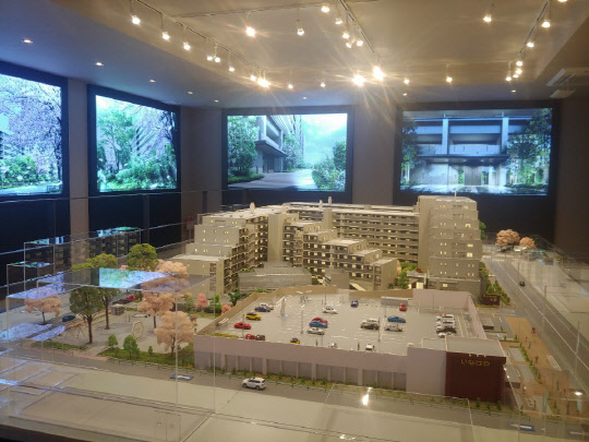 도쿄도 미타카시에서 선보인 프리미엄 맨션단지 미니어처